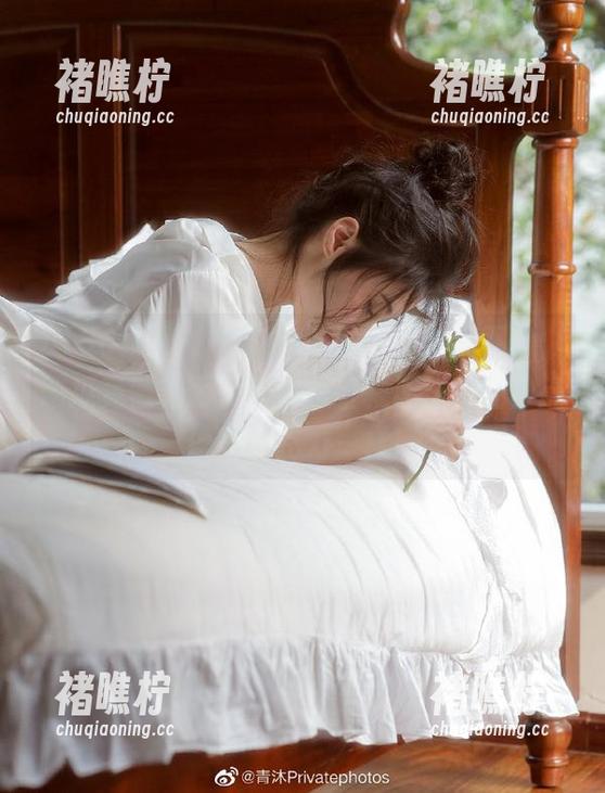166fun网站：别说我不信，吃瓜竟然成为了我的新型减压法，轻松得像吃巧克力一样！