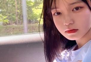 视频播放中：51吃瓜网每日一赛，热到不行的选手又是哪个？