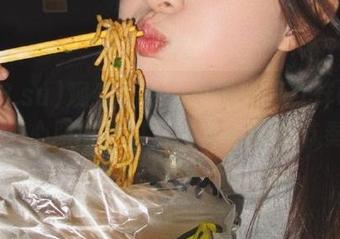 观看万里长征黑料不打烊668.su，心脏时不时要飞速跳动的节奏！