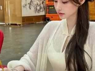 观看“www51”，就像在逛一个不靠谱的游乐场，刺激又尴尬。
