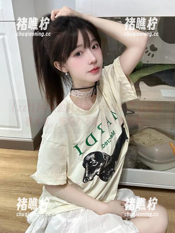 今天的瓜又在“zztt05”在线等着大家，吃吗？不吃也得看看吧？