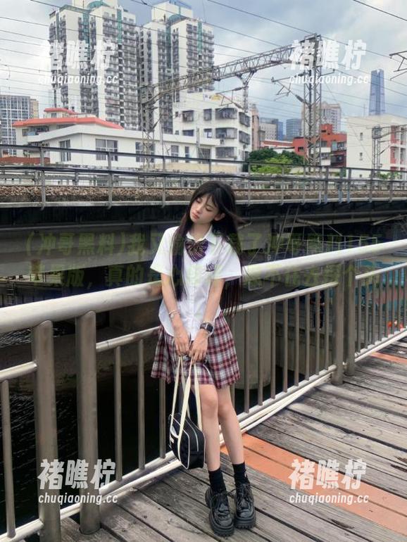 我又偷偷下载了冲哥黑料155苹果版，真的是心痒痒，忍不住去探个头。