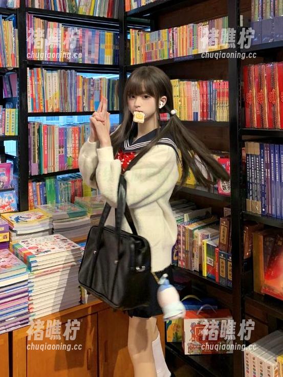 在线吃瓜更新：网红新宠竟是一只萌宠，这年头十个网红九个都有狗！