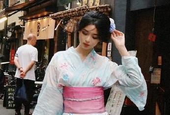 一登入“我要吃瓜群”，好多好奇心膨胀，仿佛我成了潮流中心的追踪者。