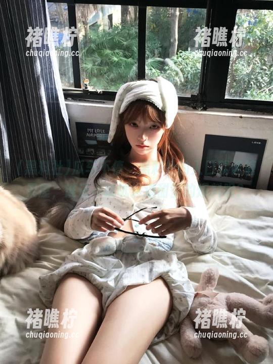 瓜车不停，黑料社的入口就像糖果屋，谁还不试试这道甜蜜的爆料呢？