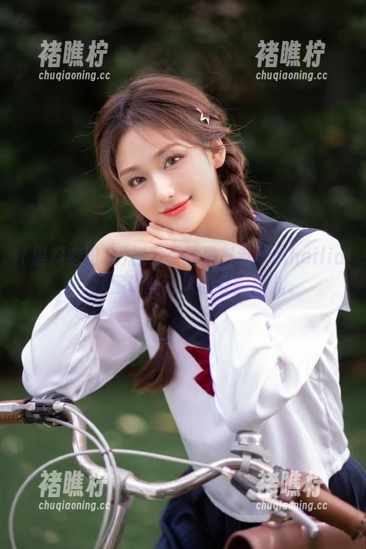 视频里的黑料老司机heiliao，偏偏说些让人脸红的事儿。
